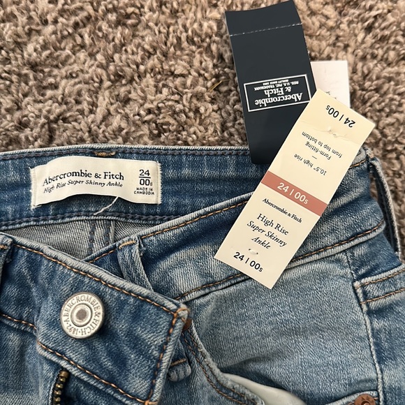 High Rise Super Skinny Abercrombie Jeans - Picture 2 of 4